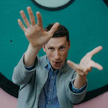 Ilja Wilhelm in witziger Pose